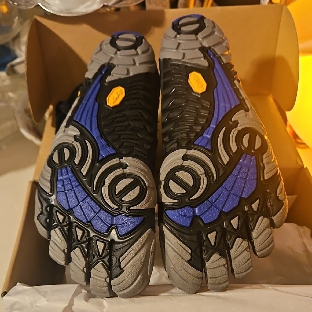 Vibram  FiveFingers Black and Blue Water Shoes Prototype For Gold's Gym. - Picture 5 of 10